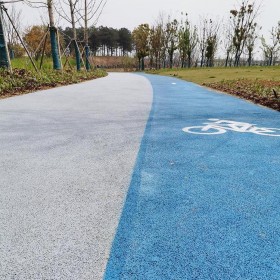 四川省瀘州市彩色透水混凝地坪  C20透水混凝土材料粘接劑   透水地坪罩面劑  彩色透水混凝土廠家 免費輔導(dǎo)