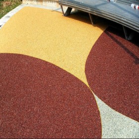 香格里拉市 露骨料透水路面 彩色混凝土 生態(tài)透水路面 廠(chǎng)家地址